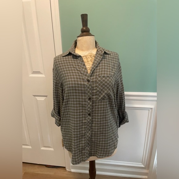 wild fable Tops - Wild Fable women long sleeves oversized flannel bottom down shirt with pockets